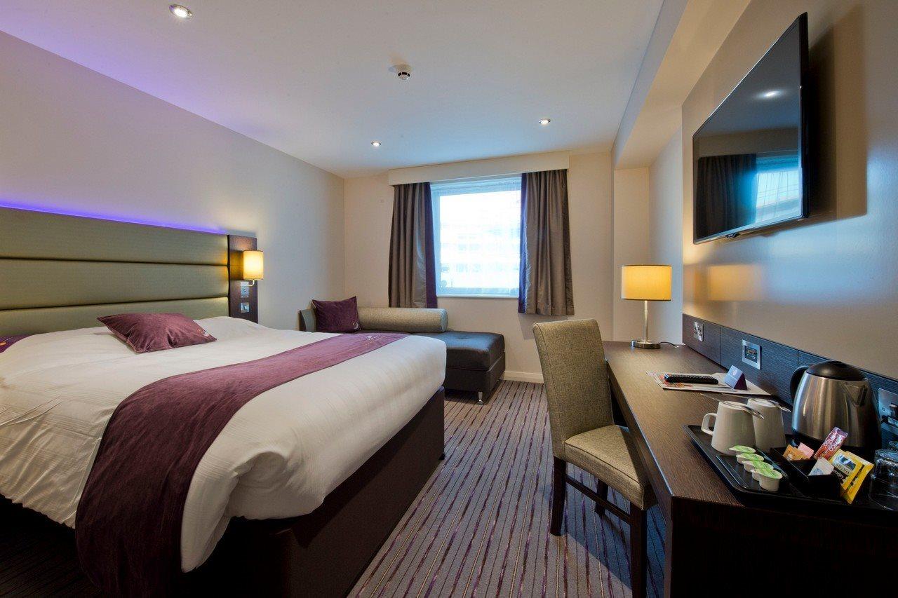 Premier Inn Cheltenham Town Centre Exterior photo