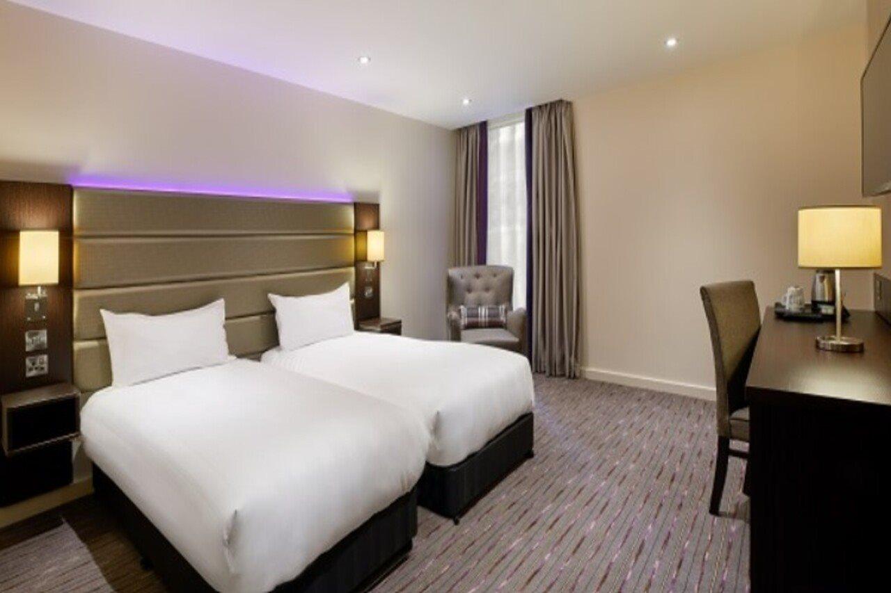 Premier Inn Cheltenham Town Centre Exterior photo