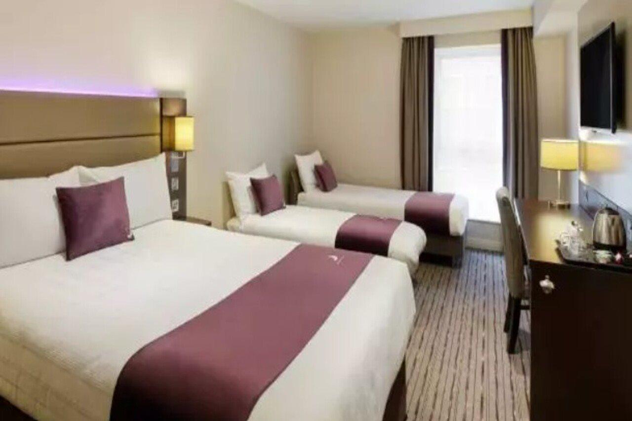 Premier Inn Cheltenham Town Centre Exterior photo